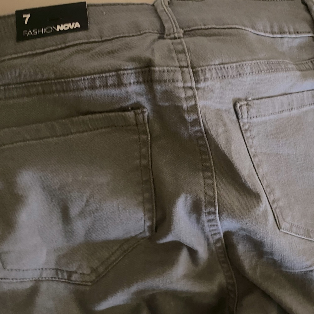 Women’s high rise ripped charcoal grey jeans brand new